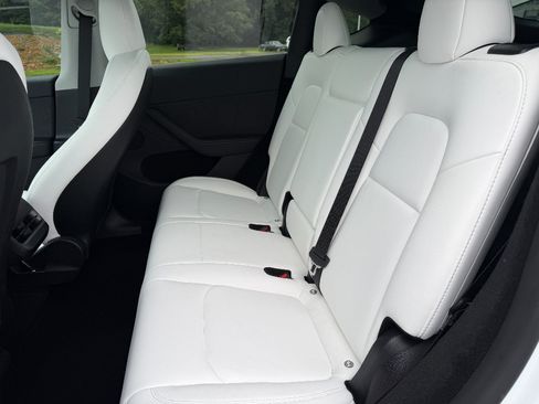 Used 2024 Tesla Model Y Long Range AWD/4WD image 21