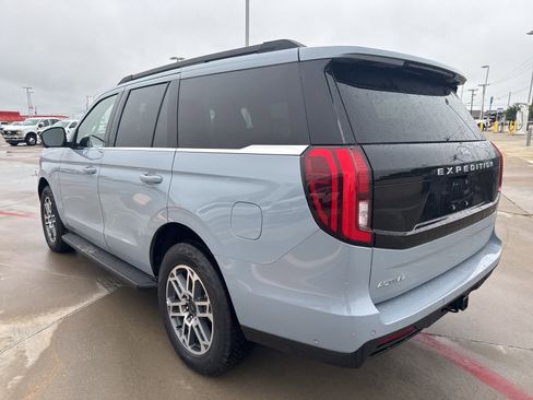 Certified 2025 Ford Expedition Active AWD/4WD image 5