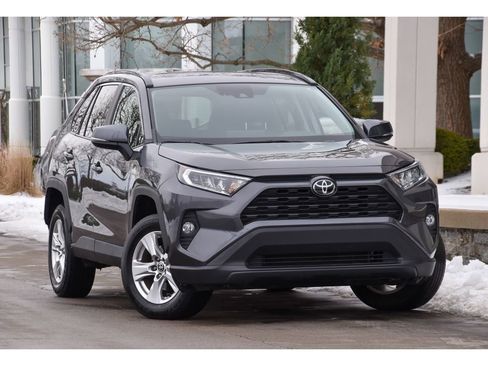 Used 2021 Toyota RAV4 XLE w/ Convenience Package image 1