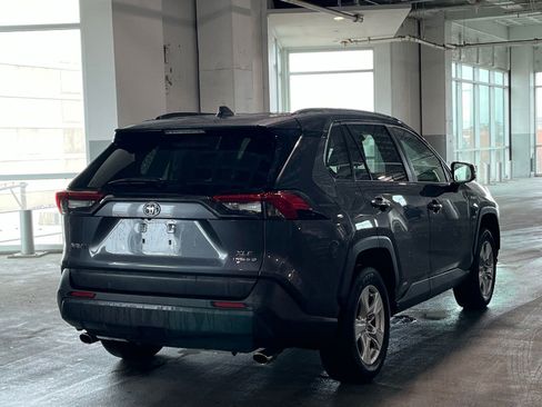 Used 2020 Toyota RAV4 XLE w/ Convenience Package image 9