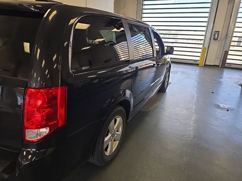 Used 2013 Dodge Grand Caravan SE FWD image 4