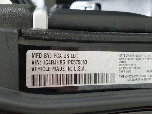 Used 2023 Jeep Grand Cherokee Limited w/ Luxury Tech Group II image 40