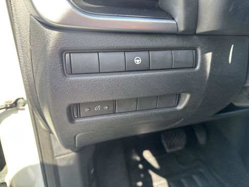 Used 2023 Nissan Rogue SV FWD image 14