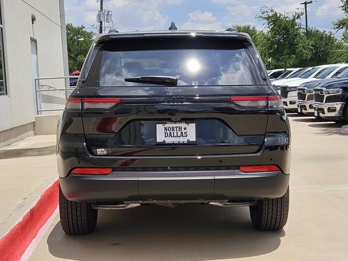 New 2026 Jeep Grand Cherokee Altitude AWD/4WD image 4
