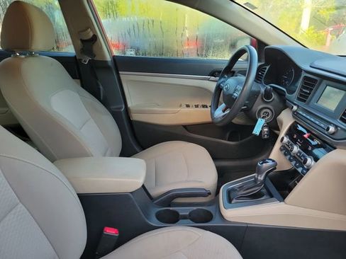 Used 2020 Hyundai Elantra SE image 32