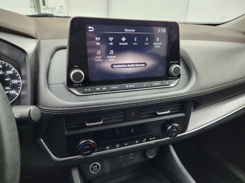 Used 2023 Nissan Rogue SV image 11