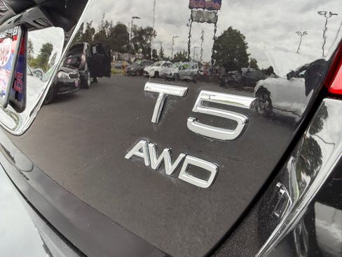 Used 2018 Volvo V60 T5 Cross Country w/ Convenience Package image 5