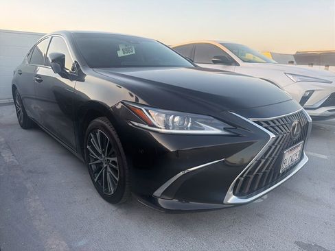Used 2024 Lexus ES 300h w/ Premium Package FWD image 2