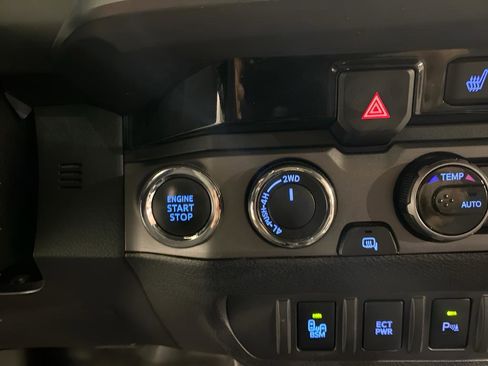 Used 2016 Toyota Tacoma SR image 18