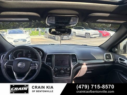 Used 2018 Jeep Grand Cherokee Altitude AWD/4WD image 10