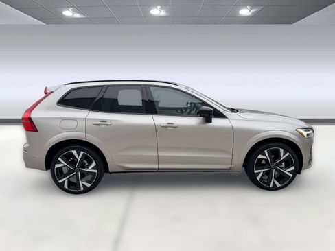 New 2026 Volvo XC60 B5 Ultra w/ Climate Package image 8