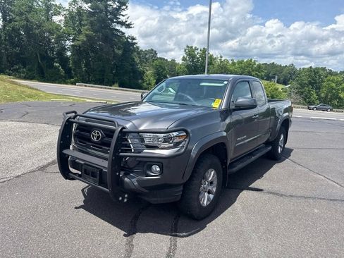 Used 2016 Toyota Tacoma SR5 w/ SR5 Appearance Package (SN) AWD/4WD image 4