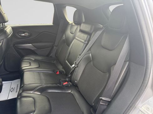 Used 2019 Jeep Cherokee Latitude Plus w/ Cold Weather Group image 13