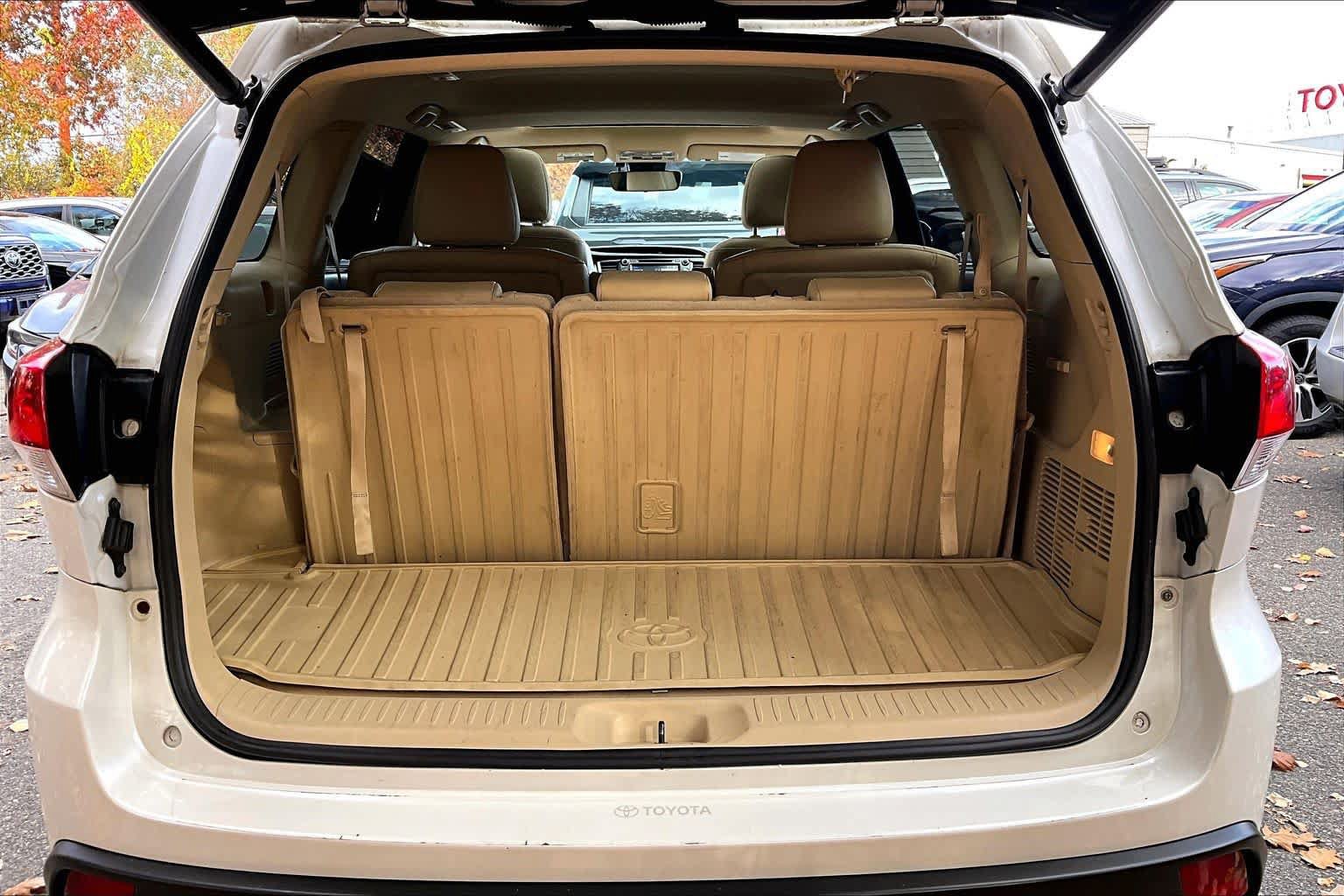 Certified 2019 Toyota Highlander XLE AWD/4WD image 30