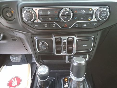 Used 2022 Jeep Gladiator Overland AWD/4WD image 22
