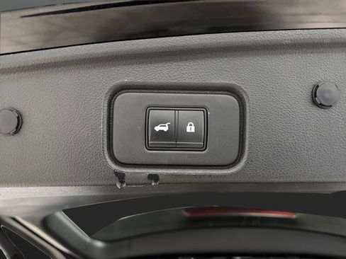 Used 2022 Nissan Pathfinder SL image 15