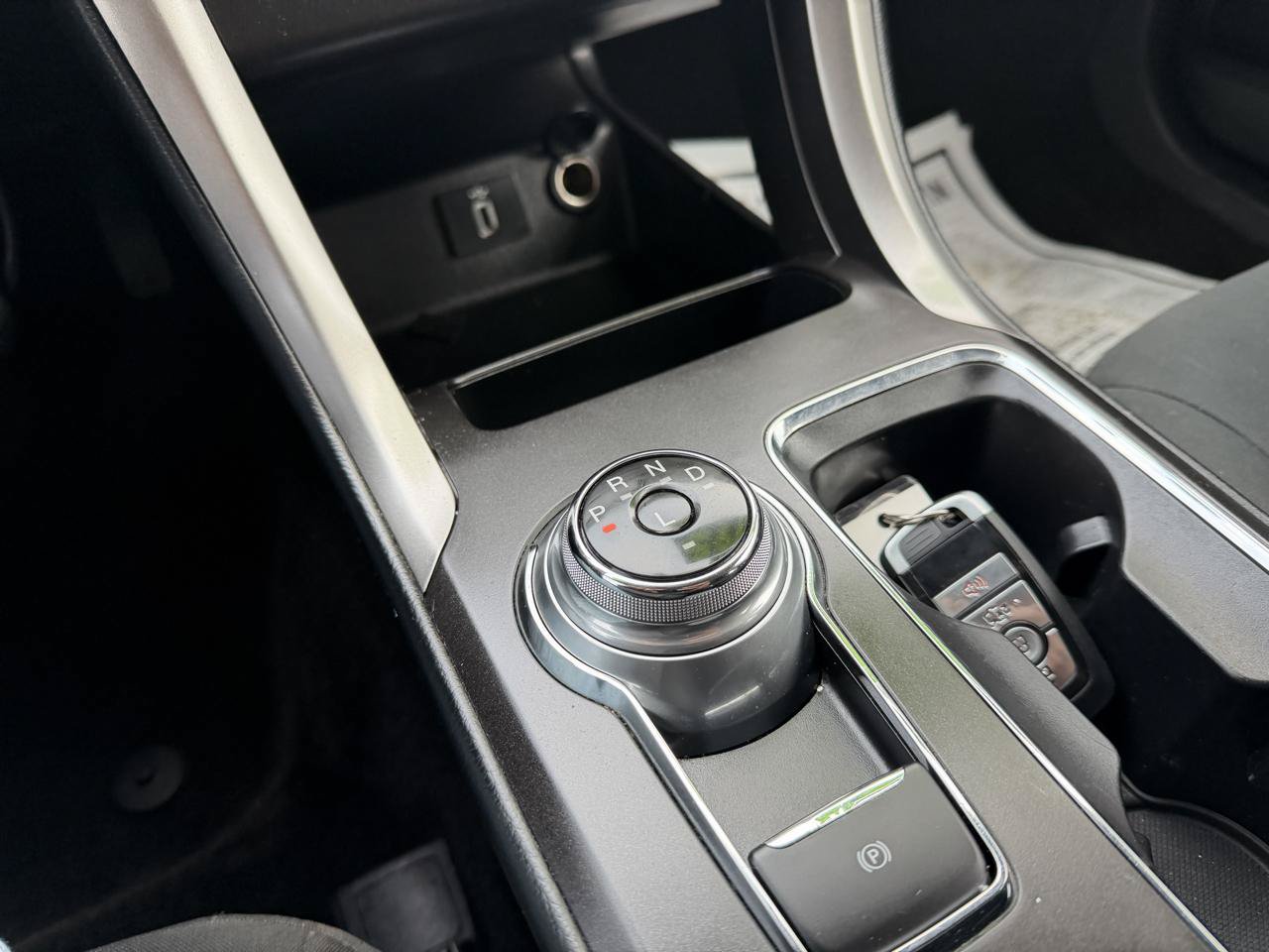 Used 2018 Ford Fusion SE w/ Fusion SE Technology Package FWD image 15