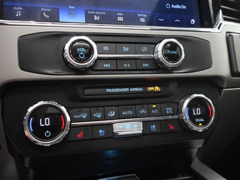 Used 2022 Ford F250 Lariat w/ Black Appearance Package AWD/4WD image 49