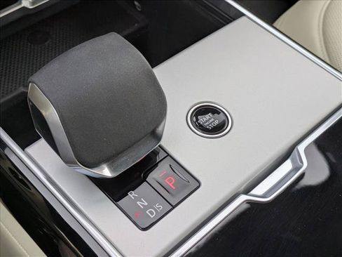 Certified 2025 Land Rover Range Rover Long Wheelbase SE AWD/4WD image 12
