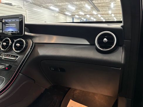 Used 2019 Mercedes-Benz GLC 300 4MATIC image 27