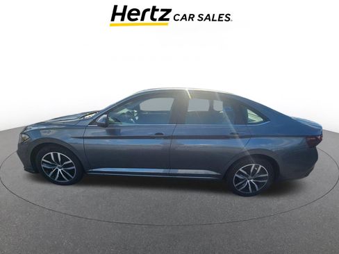 Used 2025 Volkswagen Jetta SE image 4