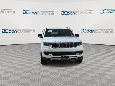 Used 2024 Jeep Wagoneer Series II AWD/4WD image 4