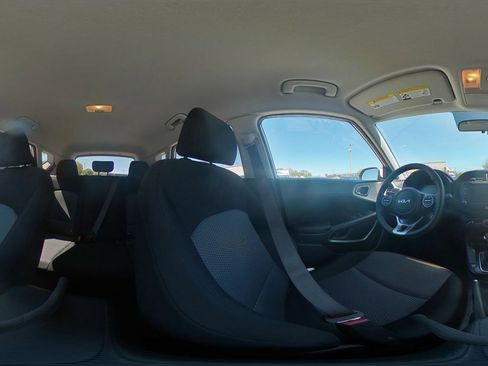 Used 2025 Kia Soul LX w/ LX Technology Package FWD image 37