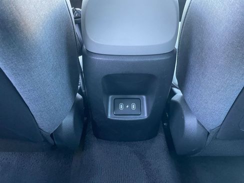 Used 2025 Hyundai Elantra Limited image 24