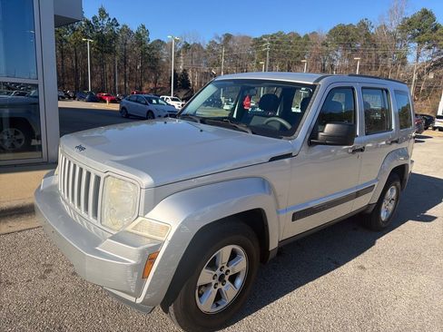 Used 2012 Jeep Liberty Sport image 1