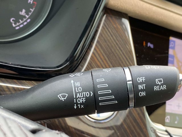 Used 2024 Cadillac XT6 Premium Luxury w/ Platinum Package FWD image 30