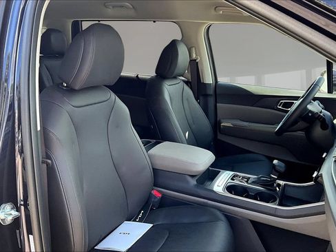 New 2026 Kia Carnival EX FWD image 10
