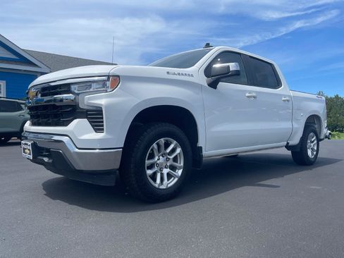 Used 2023 Chevrolet Silverado 1500 LT AWD/4WD image 3
