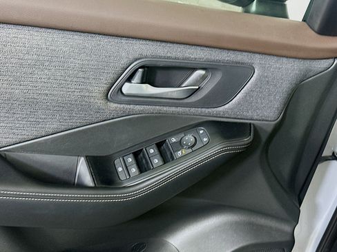 Used 2023 Nissan Rogue SV image 15