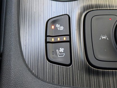 Used 2023 GMC Acadia SLT w/ Elevation Edition image 33