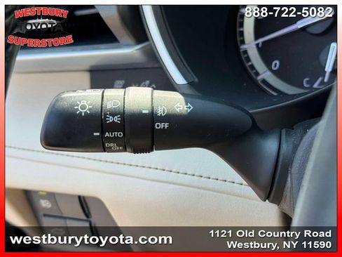 Used 2022 Toyota Highlander XLE AWD/4WD image 26