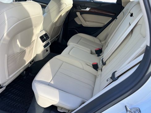 Used 2023 Audi Q5 e Premium Plus image 13