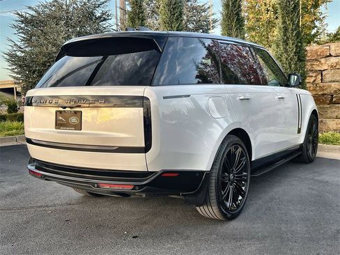 Used 2024 Land Rover Range Rover Autobiography image 5