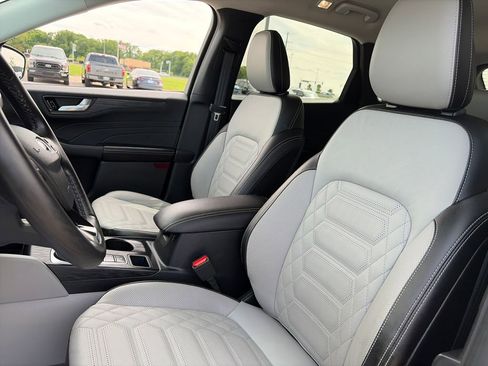 Used 2023 Ford Escape Platinum w/ Premium Technology Package AWD/4WD image 19