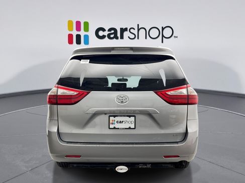 Used 2015 Toyota Sienna LE FWD image 4