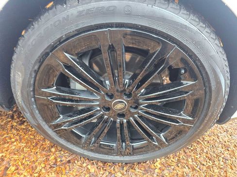 Used 2024 Land Rover Range Rover Long Wheelbase SE image 9