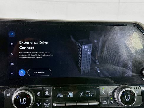 Used 2023 Toyota Highlander XLE FWD image 22