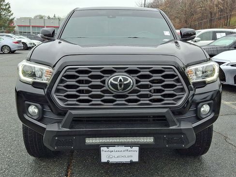 Used 2021 Toyota Tacoma TRD Off-Road image 2