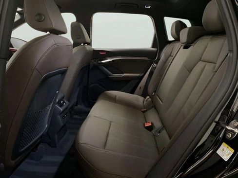 Used 2025 Audi Q6 e-tron Prestige image 66