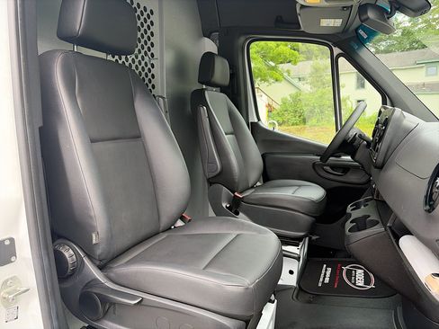 Used 2022 Mercedes-Benz Sprinter 1500 image 29