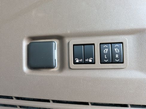 Used 2023 GMC Yukon XL Denali w/ Denali Reserve Package image 37