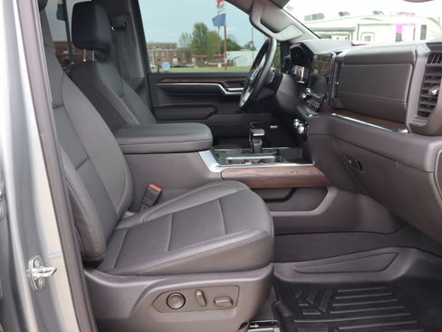 Used 2024 GMC Sierra 1500 SLT w/ SLT Convenience Package image 12