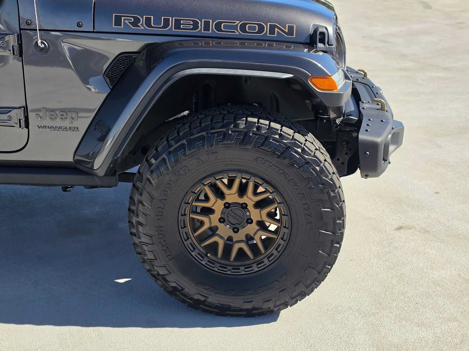 Used 2022 Jeep Wrangler Unlimited Rubicon w/ Xtreme Recon 35" Tire Package AWD/4WD image 9
