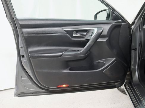 Used 2017 Nissan Altima 2.5 SL w/ Moonroof Package image 29