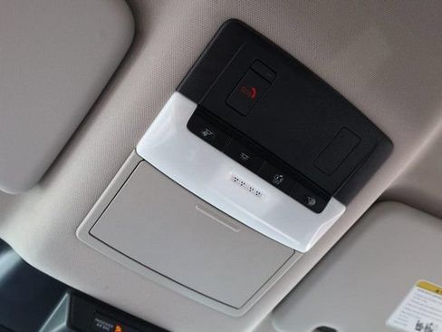 Certified 2025 Nissan Rogue SV FWD image 16