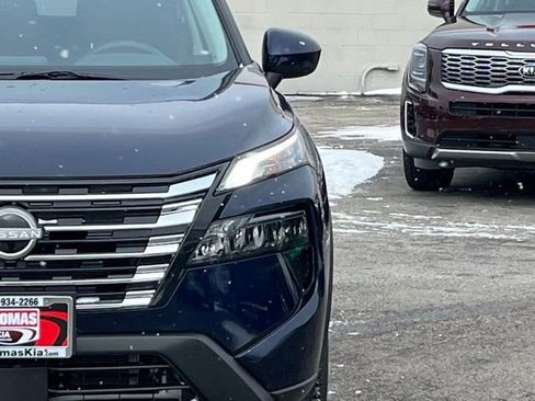 Used 2025 Nissan Rogue SV image 17